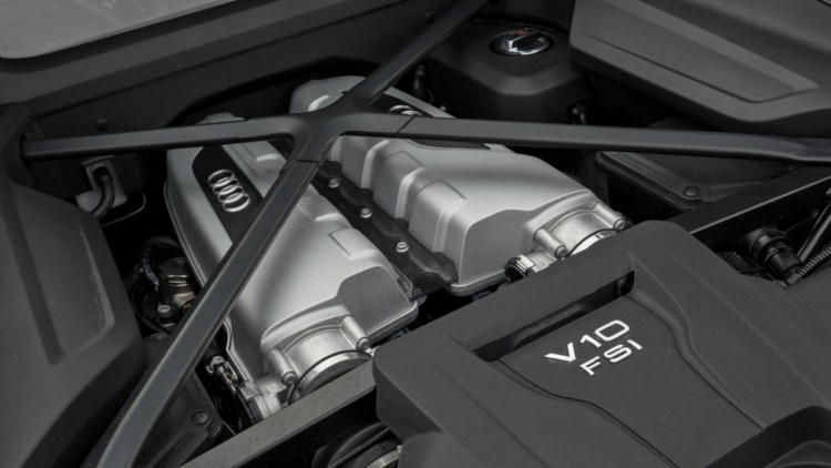 آئودی R8 v10 plus
