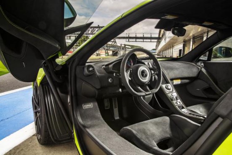 مکلارن 675LT