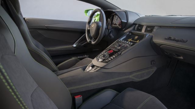لامبورگینی آونتادور S
