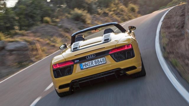 آئودی R8 V10 PLUS
