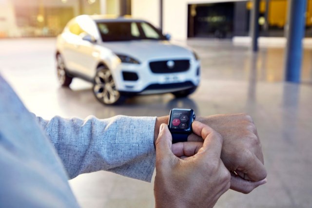 کنترل جگوار e-pace با ساعت هوشمند