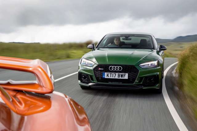 آئودی RS5 و نیسان GT-R 