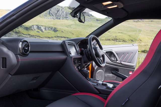 آئودی RS5 و نیسان GT-R 
