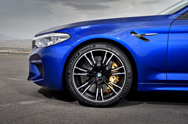 ب ام و M5