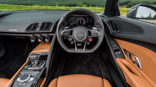 Audi R8 Spyder Plus Interior
