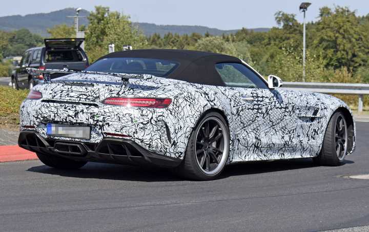 خودرو رودستر Mercedes-AMG GT R