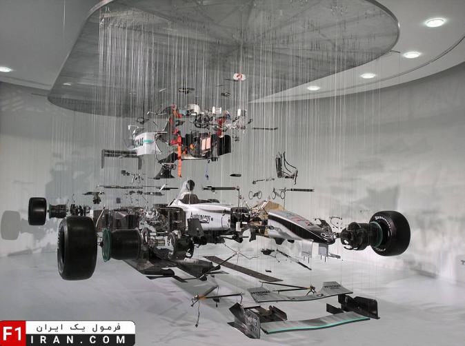 قطعات از هم جداشده ی خودروی Mercedes MGP W01 سال 2010