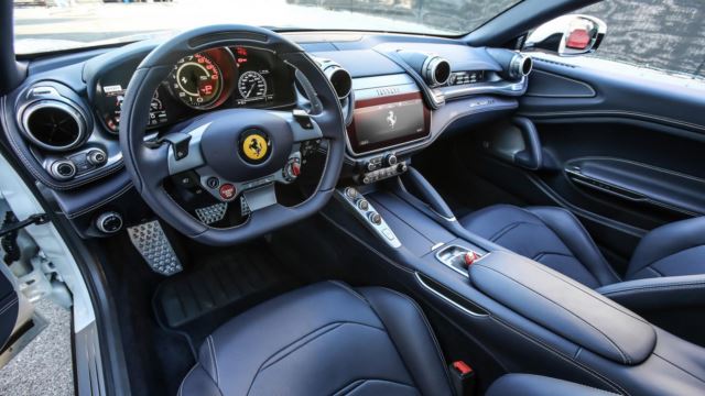 کابین فراری GTC4 Lusso T