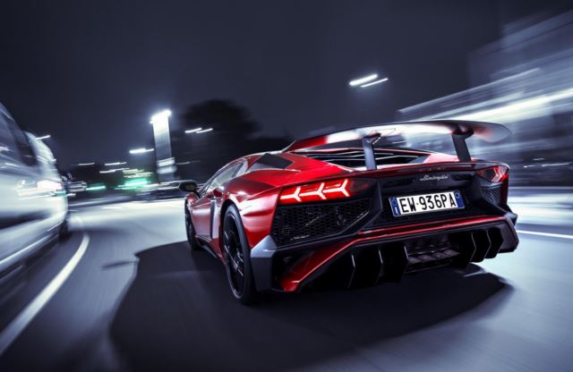 لامبورگینی آونتادور SV