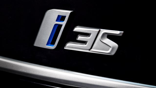 بی ام و i3 s