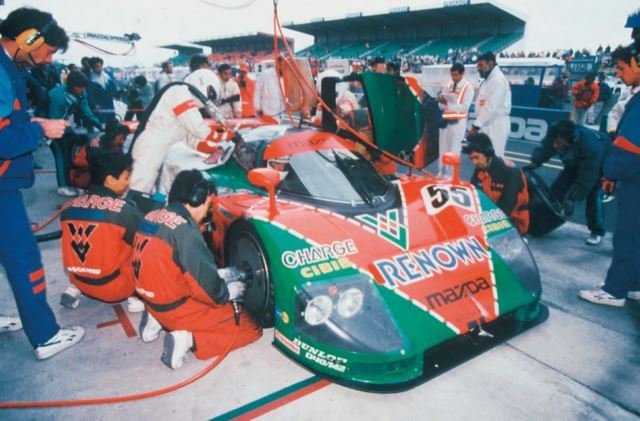 Mazda 787 B at pit